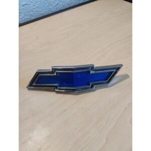 VINTAGE BOWTIE EMBLEM CHEVROLET GM 3942770 Specs listed below Car Auto Retro